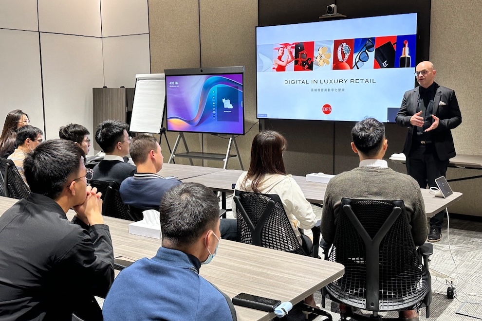 澳旅大組織研究生參觀DFS迪斐世集團 增進數碼營銷知識